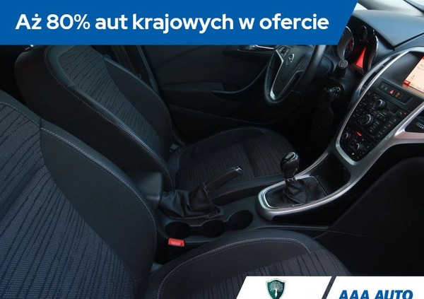 Opel Astra cena 30000 przebieg: 175786, rok produkcji 2014 z Tarnobrzeg małe 211